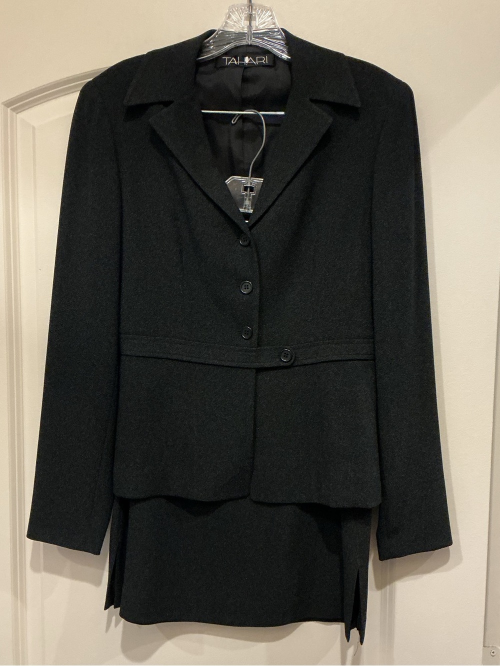 Vintage Tahari 2-piece Blazer-Skirt Suit Set Charcoal Gray Corporatecore size 4